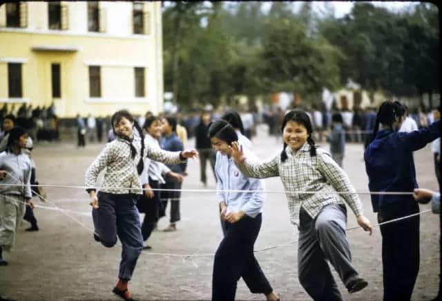 1972年嘅广州校园生活，当时啲学生哥能文能武！