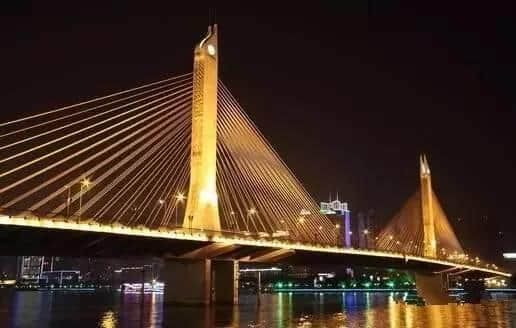 横跨珠江嘅大桥，每一座都系属于广州嘅回忆