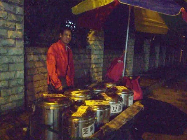 点先算老字号?糖水除咗甜味,仲要加啲人情味…… 点先算老字号?糖水除咗甜味,仲要加啲人情味……
