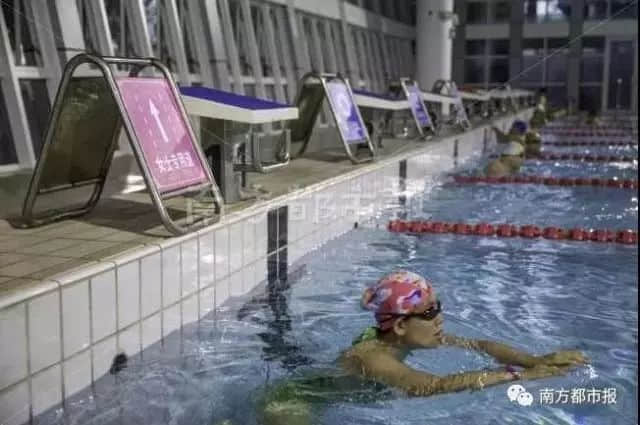 广州西郊泳场设“女性泳道”惹争议，系女性权益or形式主义？