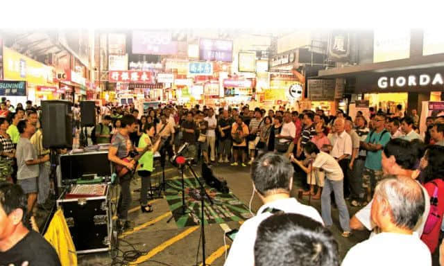 在香港，有条万人朝圣的街即将被“杀”