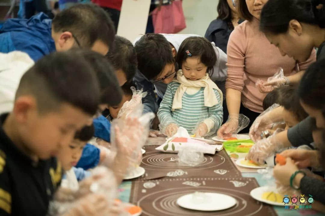 吐泡泡天河店周年庆典“圣诞欢乐颂 亲子水上趴”引爆广州亲子游泳圈