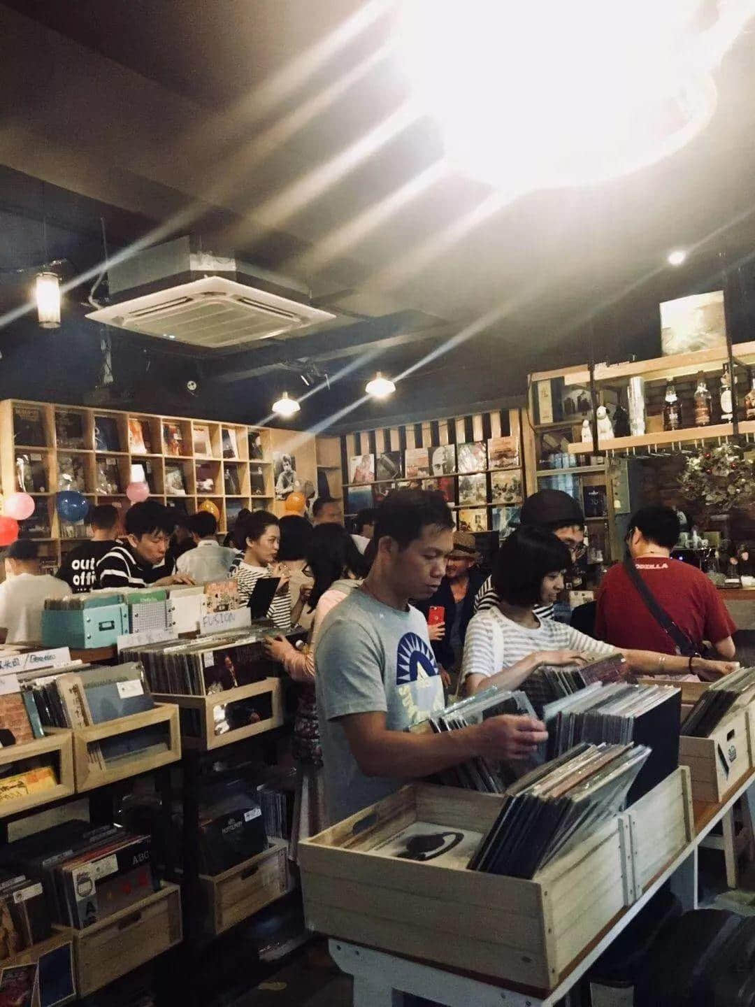 体育西横街小区里，藏着全广州最值得一去的黑胶唱片店