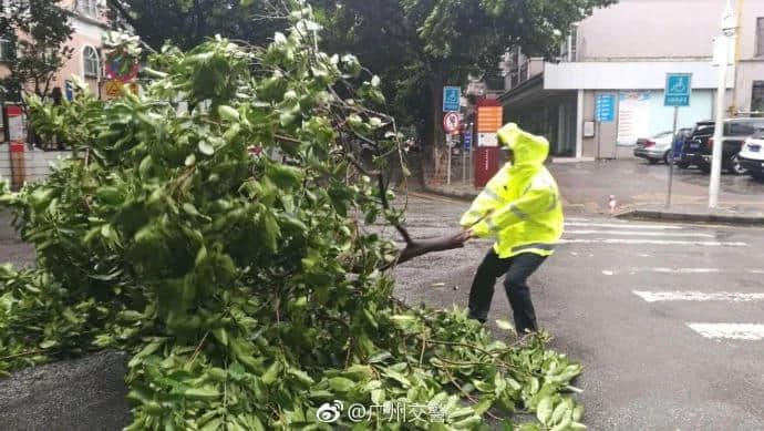 原来广州人系咁样样面对史上最强台风之一？？