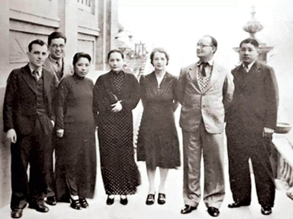 1938年，宋慶齡和保衛中國同盟中央委員會委員在香港