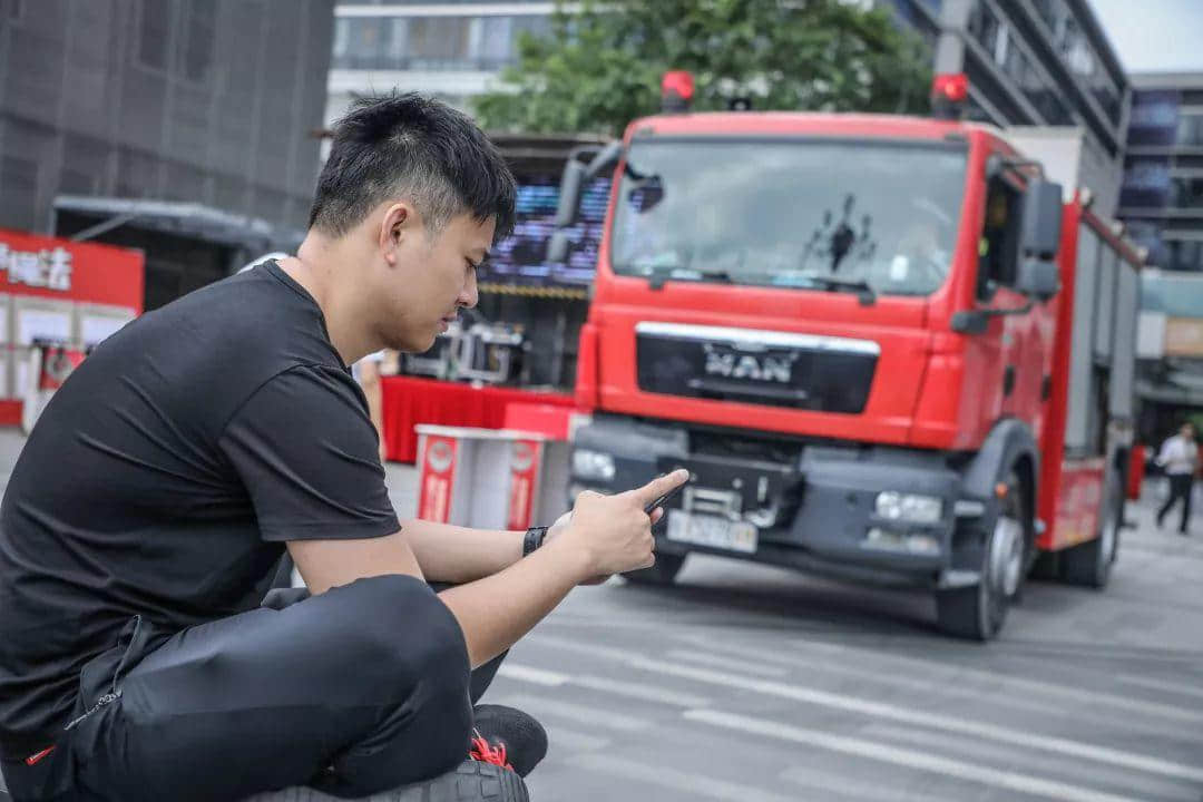 别用生命去交这堂课的学费| 退役消防兵曾庭民与他的小人物乐团