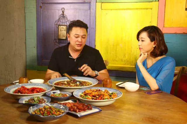 【欣知食】︱酸菜、红椒与鲈鱼的《三国演义》