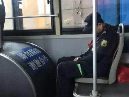 广州巴士设安检员，为解决就业问题还是解决安全问题？