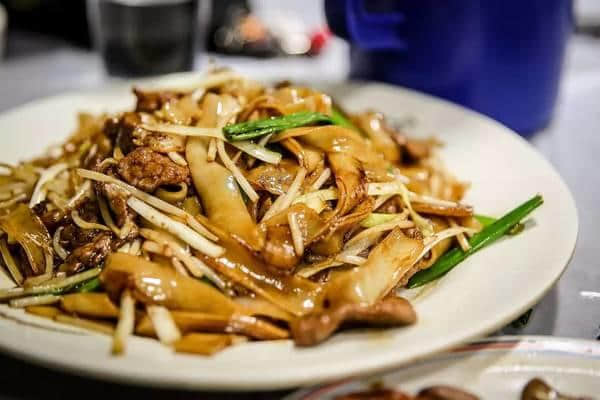 宵夜冇干炒牛河，点对得住辛苦嘅今日！