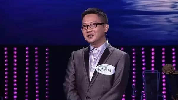 佢喺《中国诗词大会》用粤语朗诵，全场拍烂手掌！
