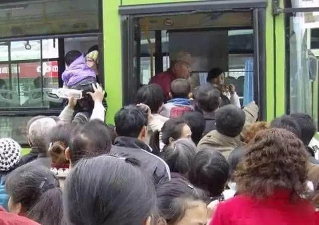公共场所“冇品”行为,第一条就想郁手! 公共场所“冇品”行为,第一条就想郁手!