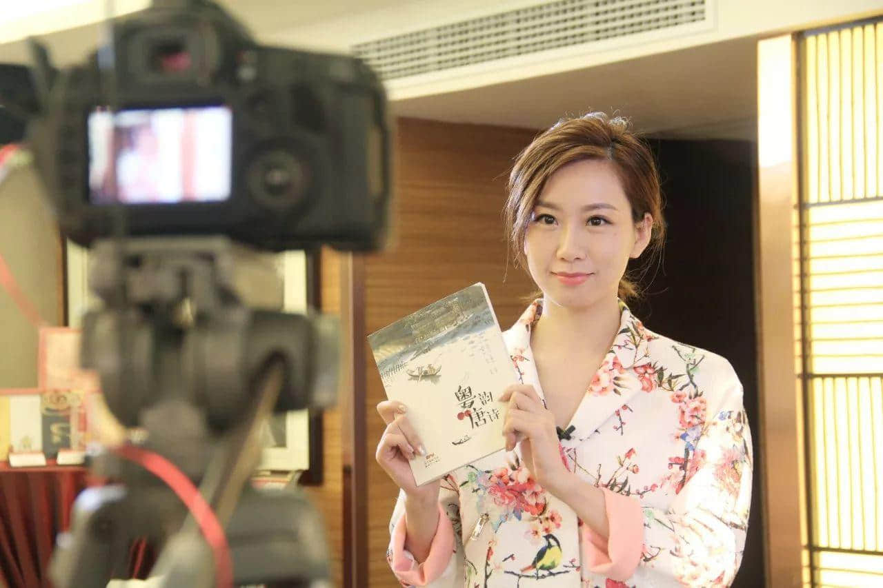 生活,不仅需要眼前的美食,更要融入更多的诗意…… 生活,不仅需要眼前的美食,更要融入更多的诗意……