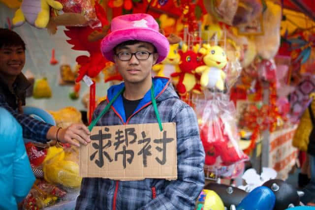 点解广州人过年唔钟意睇春晚？因为我哋钟意行花街咯！