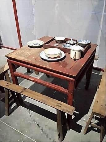 我以前广州嘅屋企穷成咁,你睇完会唔会走? 我以前广州嘅屋企穷成咁,你睇完会唔会走?