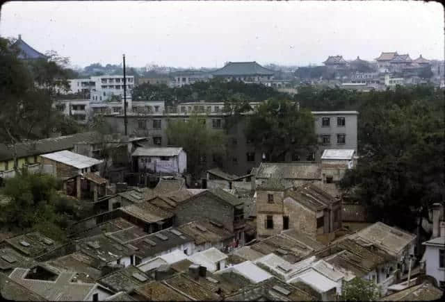 1972年嘅广州校园生活,当时啲学生哥能文能武! 1972年嘅广州校园生活,当时啲学生哥能文能武!