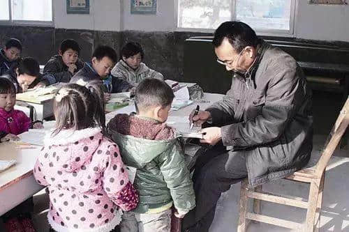 当“教师”成为服务性行业，咁教育仲剩低啲咩？