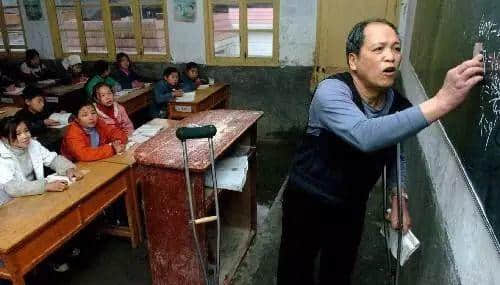 当“教师”成为服务性行业，咁教育仲剩低啲咩？