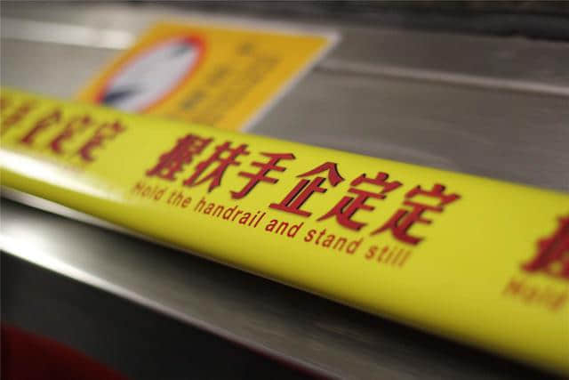 搭扶梯靠右站?在广州别再这样“文明”了!真相超可怕 搭扶梯靠右站?在广州别再这样“文明”了!真相超可怕