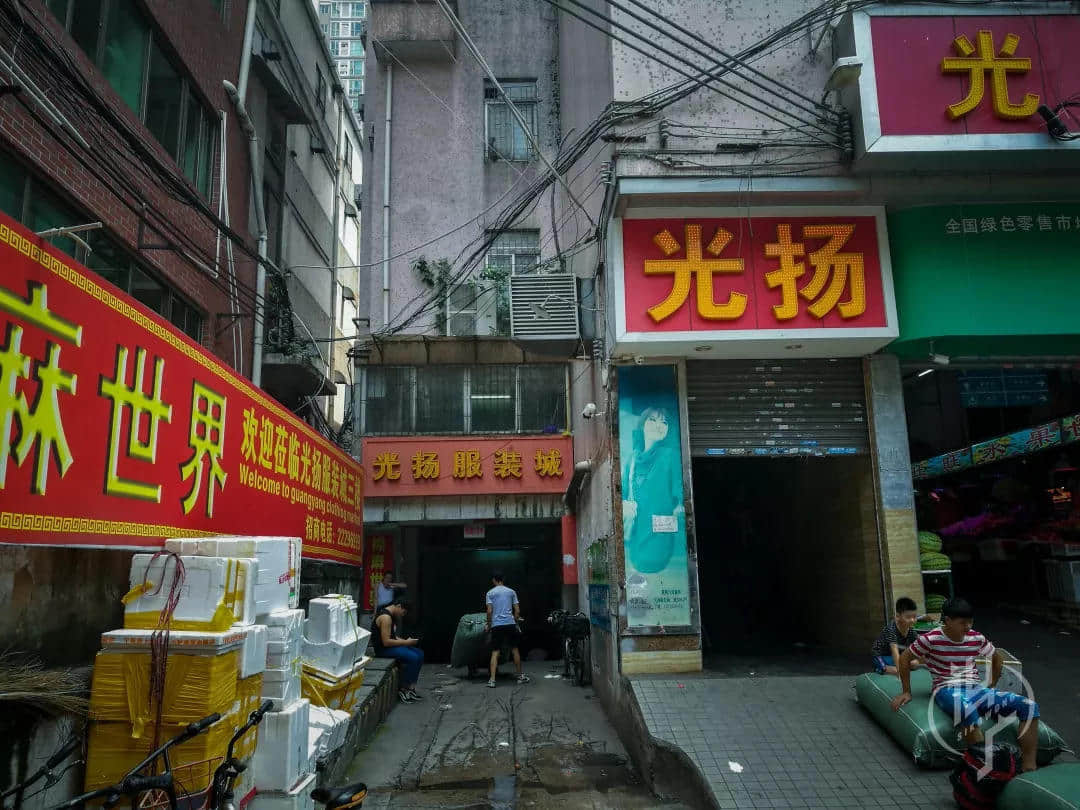 在没有双十一的年代,十三行就是每个广州人的淘宝天堂 在没有双十一的年代,十三行就是每个广州人的淘宝天堂