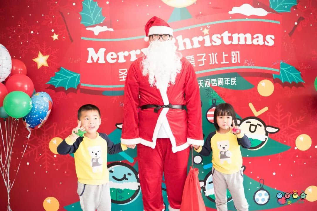 吐泡泡天河店周年庆典“圣诞欢乐颂 亲子水上趴”引爆广州亲子游泳圈