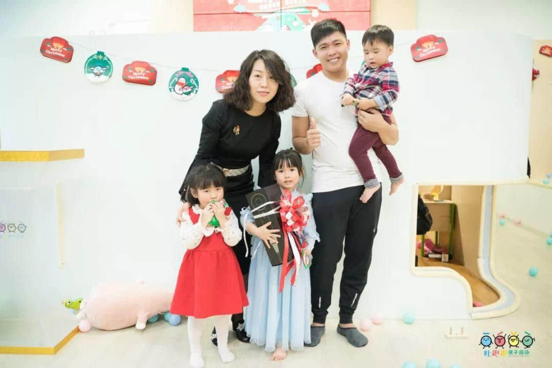 吐泡泡天河店周年庆典“圣诞欢乐颂 亲子水上趴”引爆广州亲子游泳圈 吐泡泡天河店周年庆典“圣诞欢乐颂 亲子水上趴”引爆广州亲子游泳圈