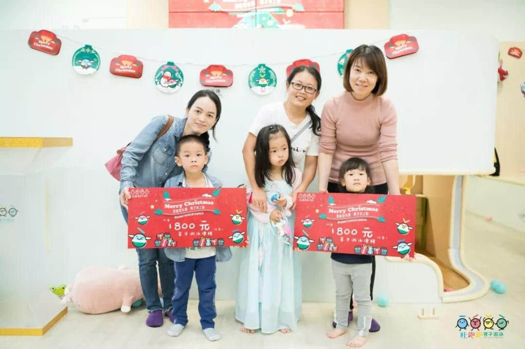 吐泡泡天河店周年庆典“圣诞欢乐颂 亲子水上趴”引爆广州亲子游泳圈