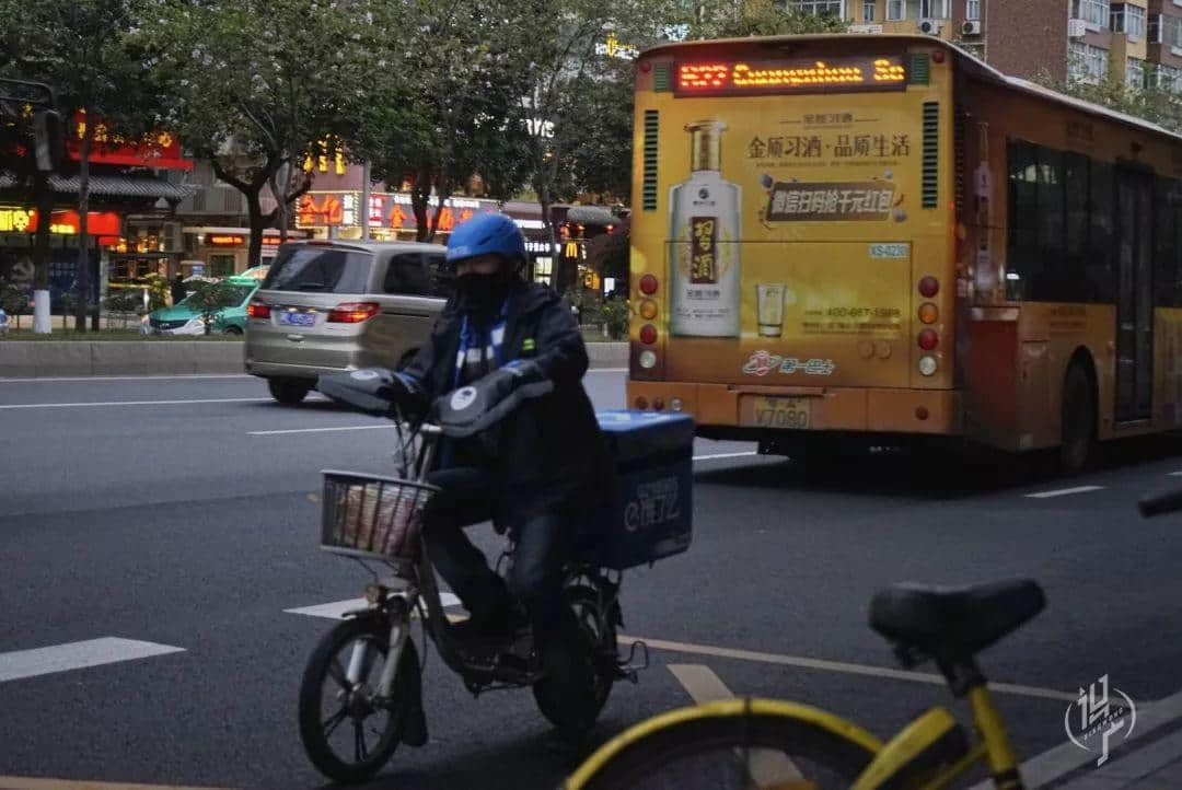 广州街头外卖交通违法乱象，有人管吗？