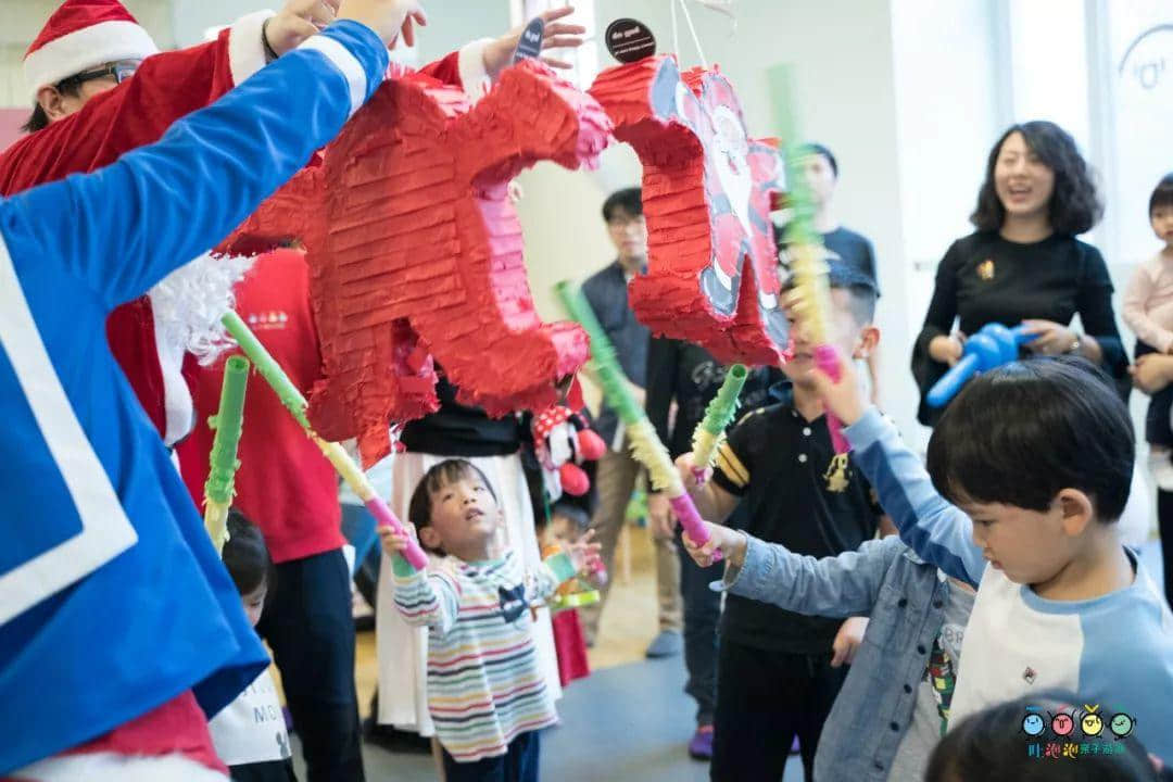 吐泡泡天河店周年庆典“圣诞欢乐颂 亲子水上趴”引爆广州亲子游泳圈 吐泡泡天河店周年庆典“圣诞欢乐颂 亲子水上趴”引爆广州亲子游泳圈
