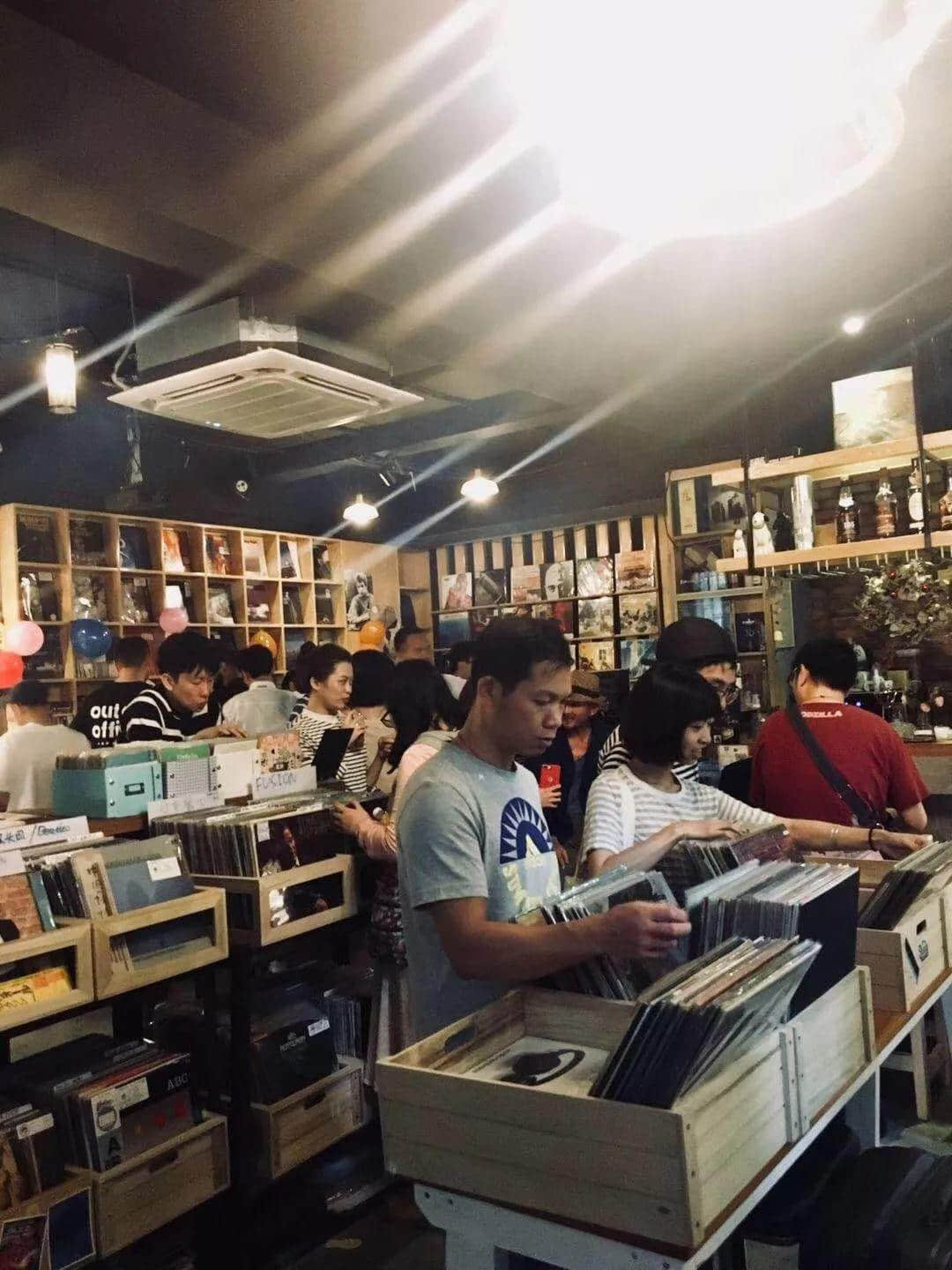 体育西横街小区里,藏着全广州最值得一去的黑胶唱片店 体育西横街小区里,藏着全广州最值得一去的黑胶唱片店