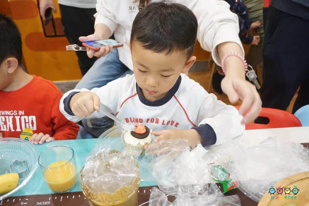 吐泡泡天河店周年庆典“圣诞欢乐颂 亲子水上趴”引爆广州亲子游泳圈