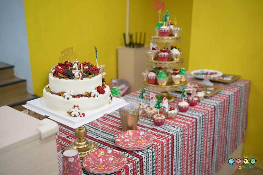 吐泡泡天河店周年庆典“圣诞欢乐颂 亲子水上趴”引爆广州亲子游泳圈