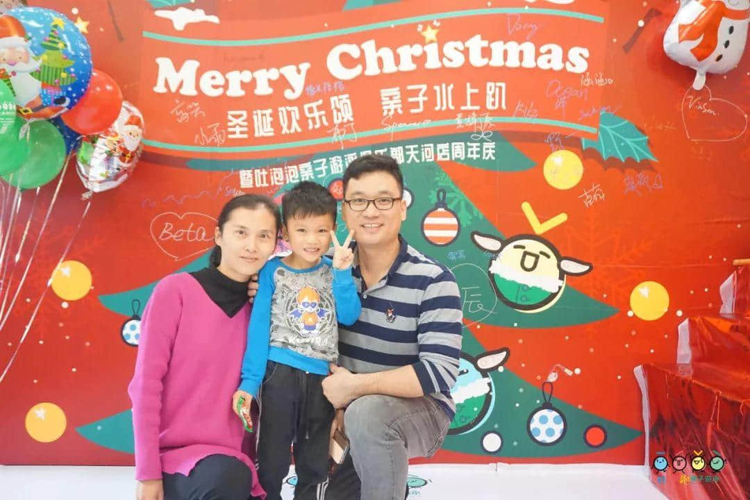 吐泡泡天河店周年庆典“圣诞欢乐颂 亲子水上趴”引爆广州亲子游泳圈