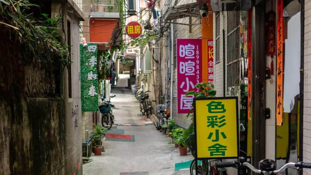 你在天河的市中心纸醉金迷，我在北亭的宵夜摊烂醉如泥