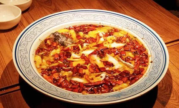 【欣知食】︱酸菜、红椒与鲈鱼的《三国演义》 【欣知食】︱酸菜、红椒与鲈鱼的《三国演义》