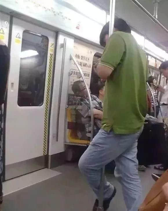 广州人的地铁公德到底强不强? 广州人的地铁公德到底强不强?