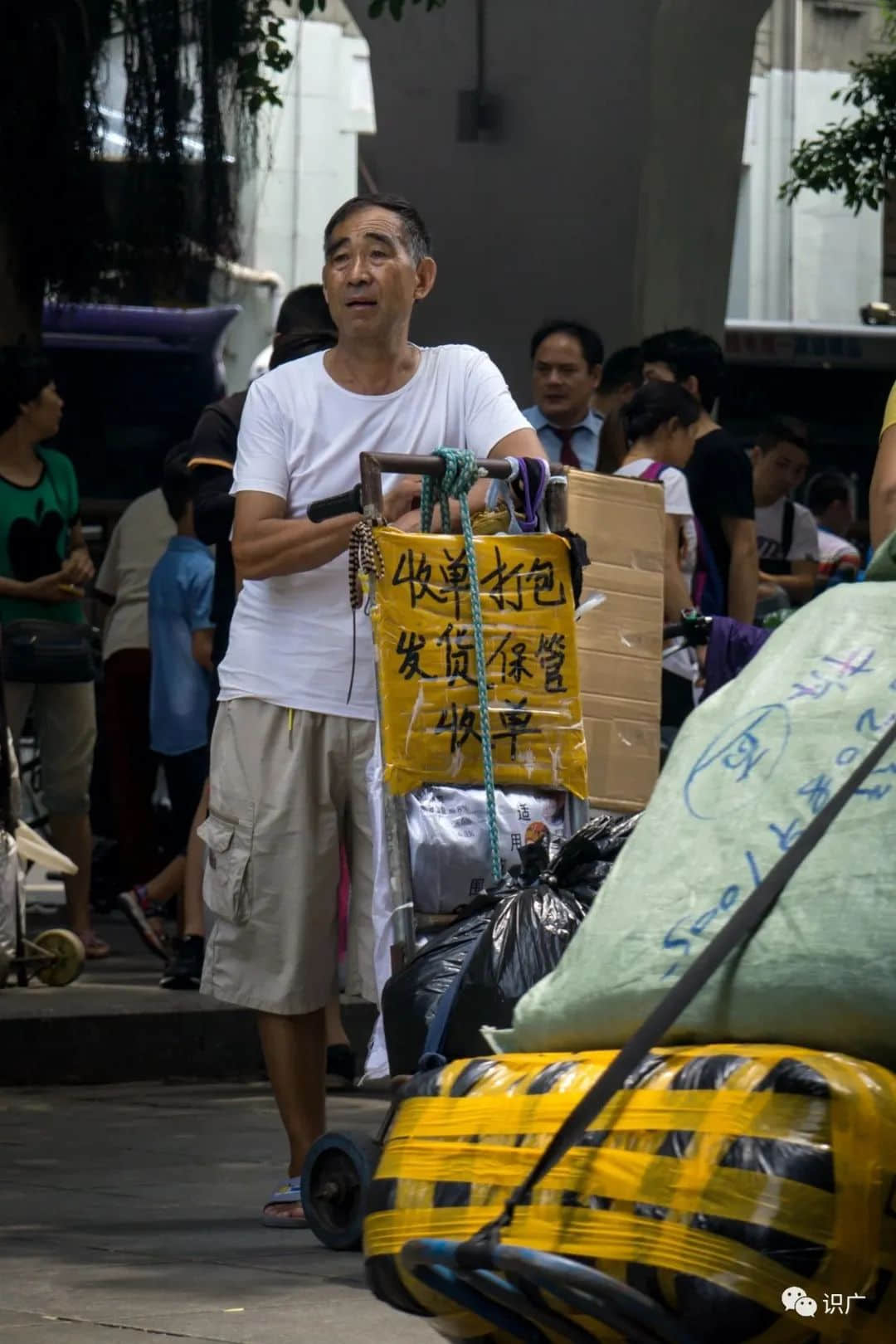 广州拉货工:“卖力”维生的时代边缘人 广州拉货工:“卖力”维生的时代边缘人