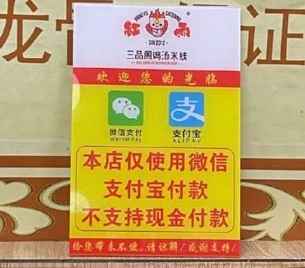 老人没有智能手机，不配活在现代社会？