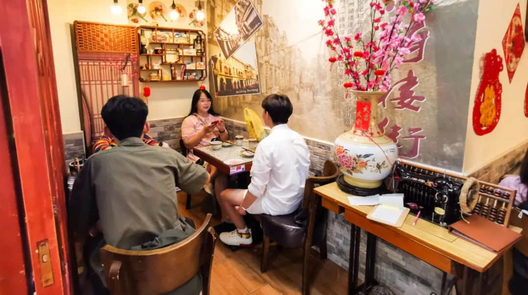 广州80后女生在天河CBD织梦,只为重温童年时的街坊茶楼 广州80后女生在天河CBD织梦,只为重温童年时的街坊茶楼