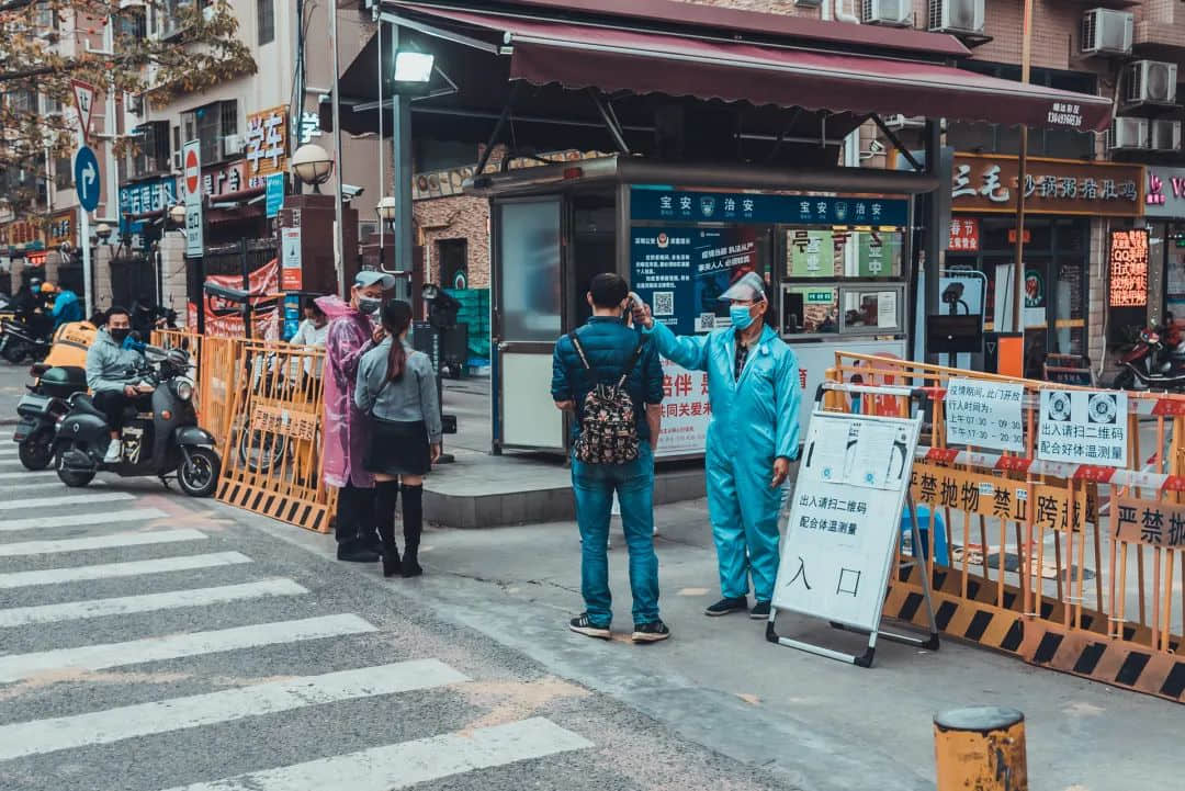 四年来,他们用镜头记录了50万广州人的动人瞬间…… 四年来,他们用镜头记录了50万广州人的动人瞬间……