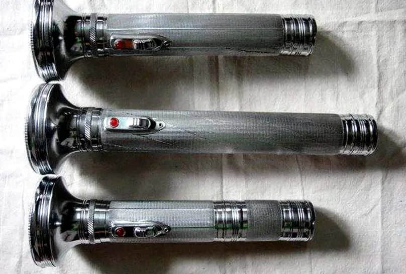 被手电筒照亮的童年