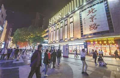 北京路通宵营业:什么样的人会在凌晨4点逛街? 北京路通宵营业:什么样的人会在凌晨4点逛街?