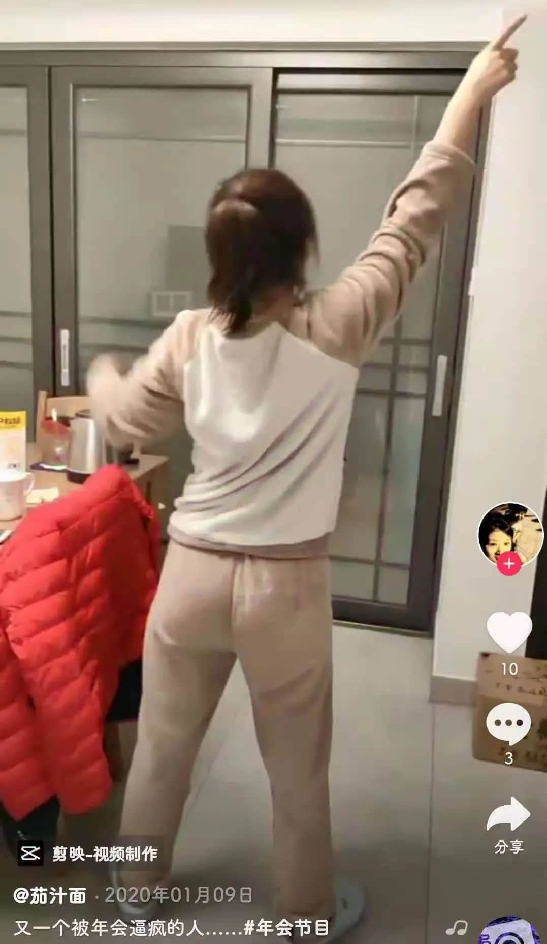 “为年会奋不顾身的我,穿上了老婆的蓬蓬裙......” “为年会奋不顾身的我,穿上了老婆的蓬蓬裙......”