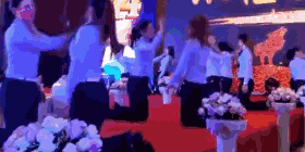 “为年会奋不顾身的我,穿上了老婆的蓬蓬裙......” “为年会奋不顾身的我,穿上了老婆的蓬蓬裙......”