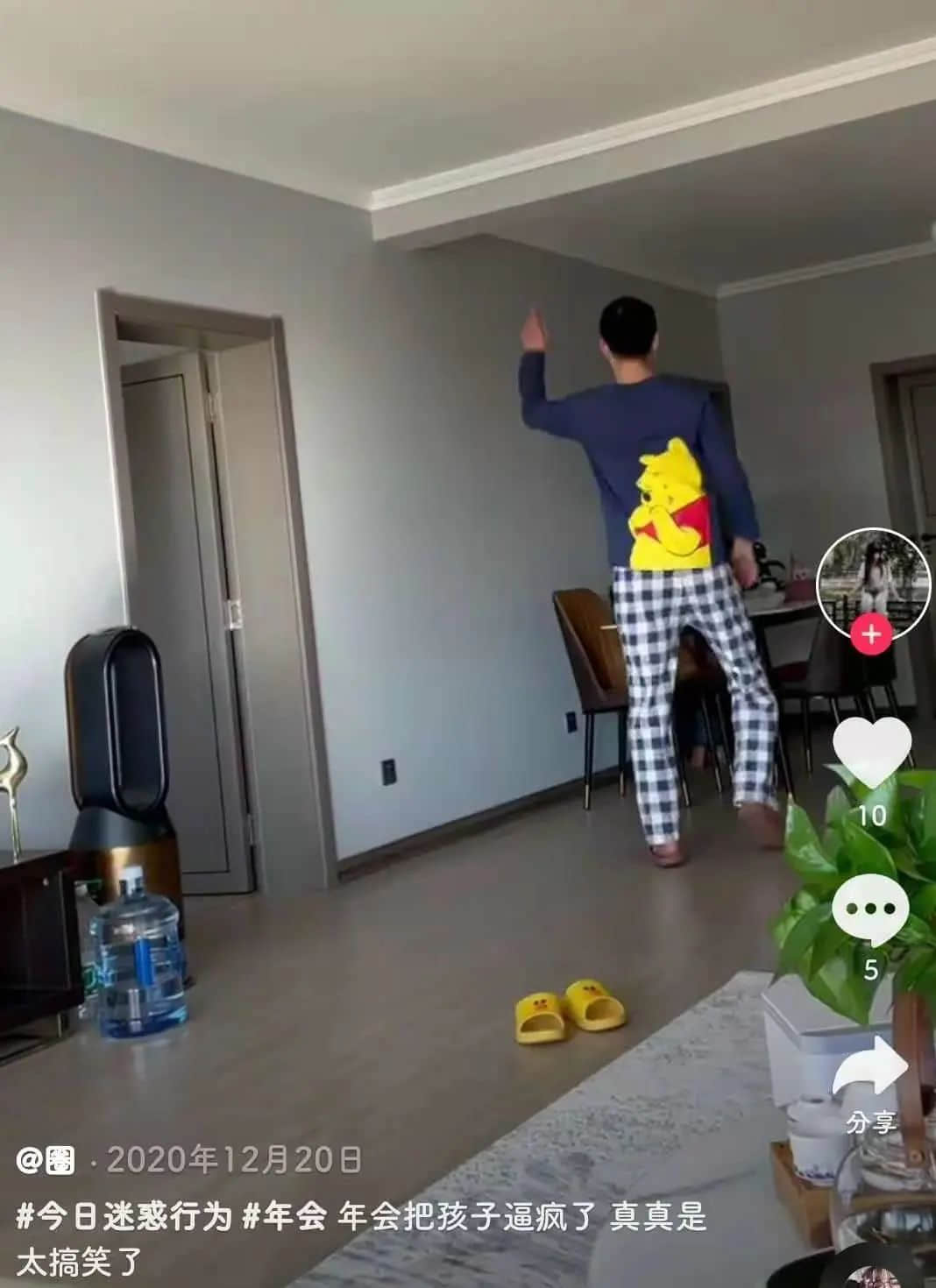“为年会奋不顾身的我,穿上了老婆的蓬蓬裙......” “为年会奋不顾身的我,穿上了老婆的蓬蓬裙......”