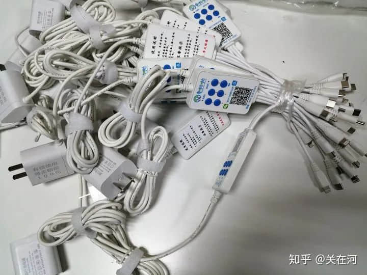 “为年会奋不顾身的我,穿上了老婆的蓬蓬裙......” “为年会奋不顾身的我,穿上了老婆的蓬蓬裙......”