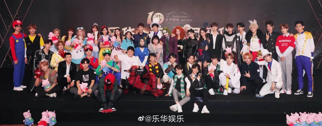 “为年会奋不顾身的我,穿上了老婆的蓬蓬裙......” “为年会奋不顾身的我,穿上了老婆的蓬蓬裙......”