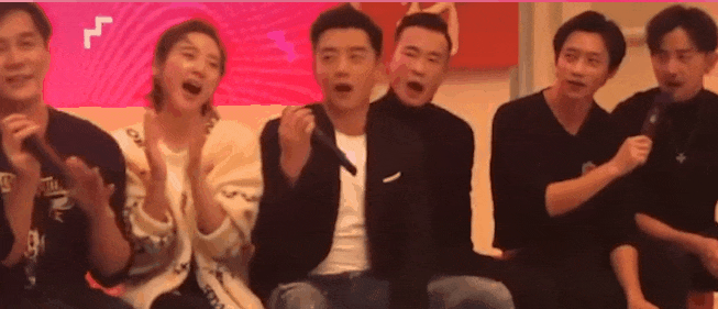 “为年会奋不顾身的我,穿上了老婆的蓬蓬裙......” “为年会奋不顾身的我,穿上了老婆的蓬蓬裙......”