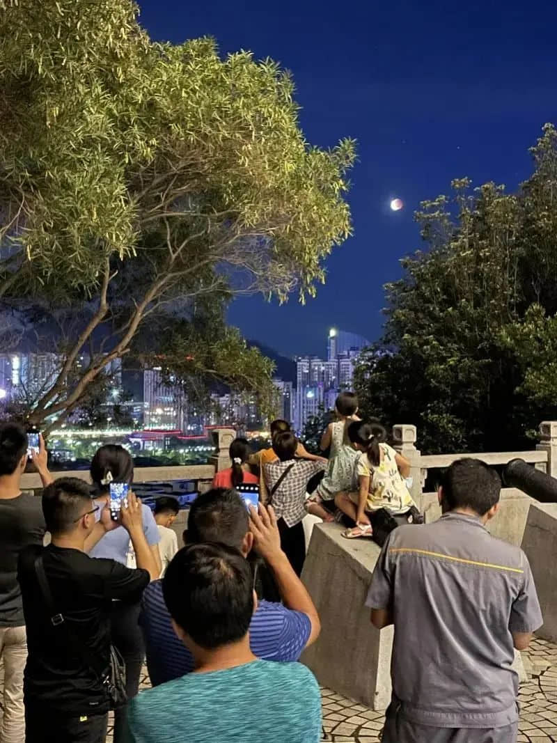 昨夜奇迹,上下九重现人山人海光辉岁月!? 昨夜奇迹,上下九重现人山人海光辉岁月!?