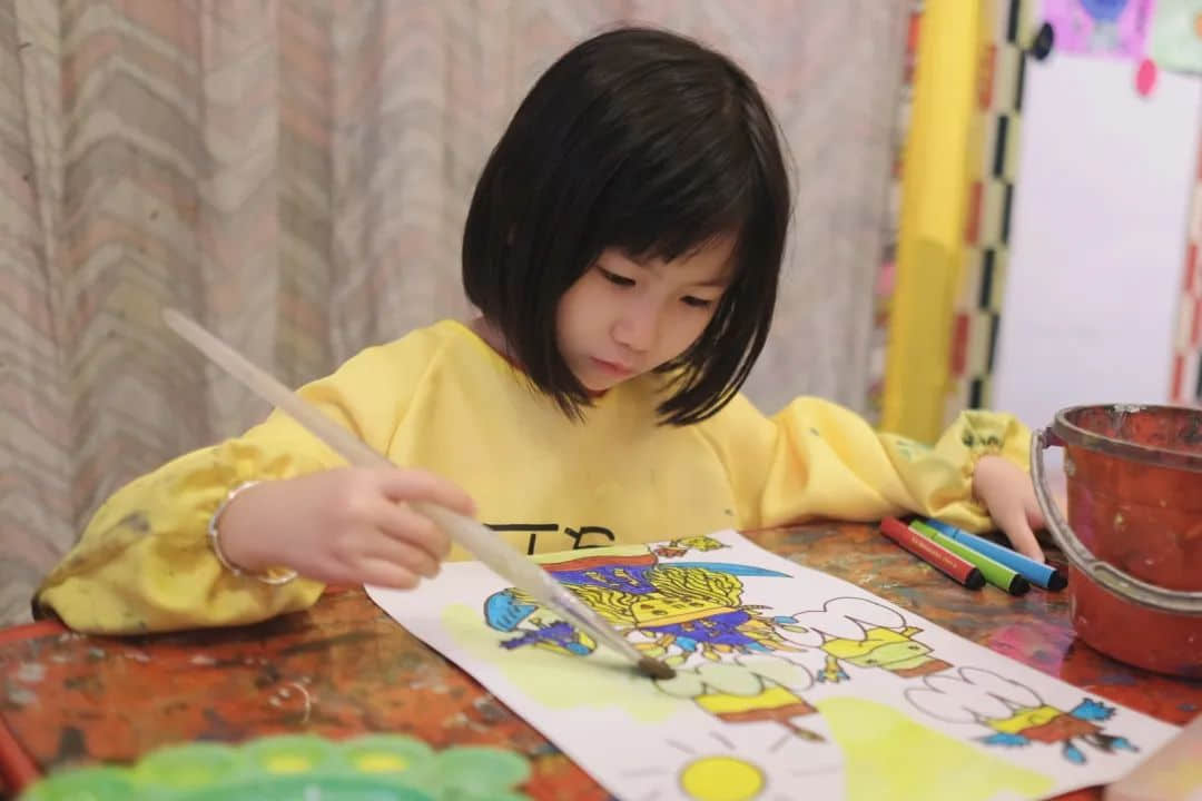 教育内卷时代,广美毕业的她却选择教孩子如何感受美 教育内卷时代,广美毕业的她却选择教孩子如何感受美