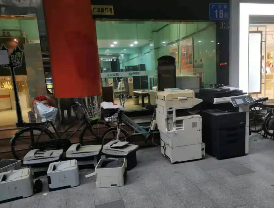 南湖国旅总部搬空怀疑濒临倒闭,拖欠消费者和员工巨额款项,归还无期? 南湖国旅总部搬空怀疑濒临倒闭,拖欠消费者和员工巨额款项,归还无期?